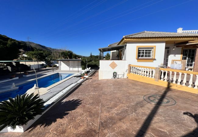 Villa in Alhaurin de la Torre - Pablo Ruiz Picasso 615A
