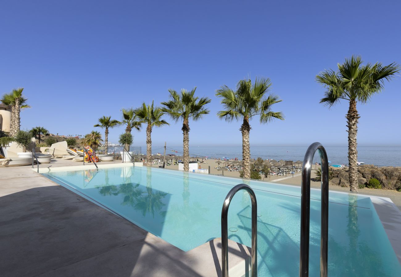 Apartment in Fuengirola - Luxury Apartment with Garden in Higueron