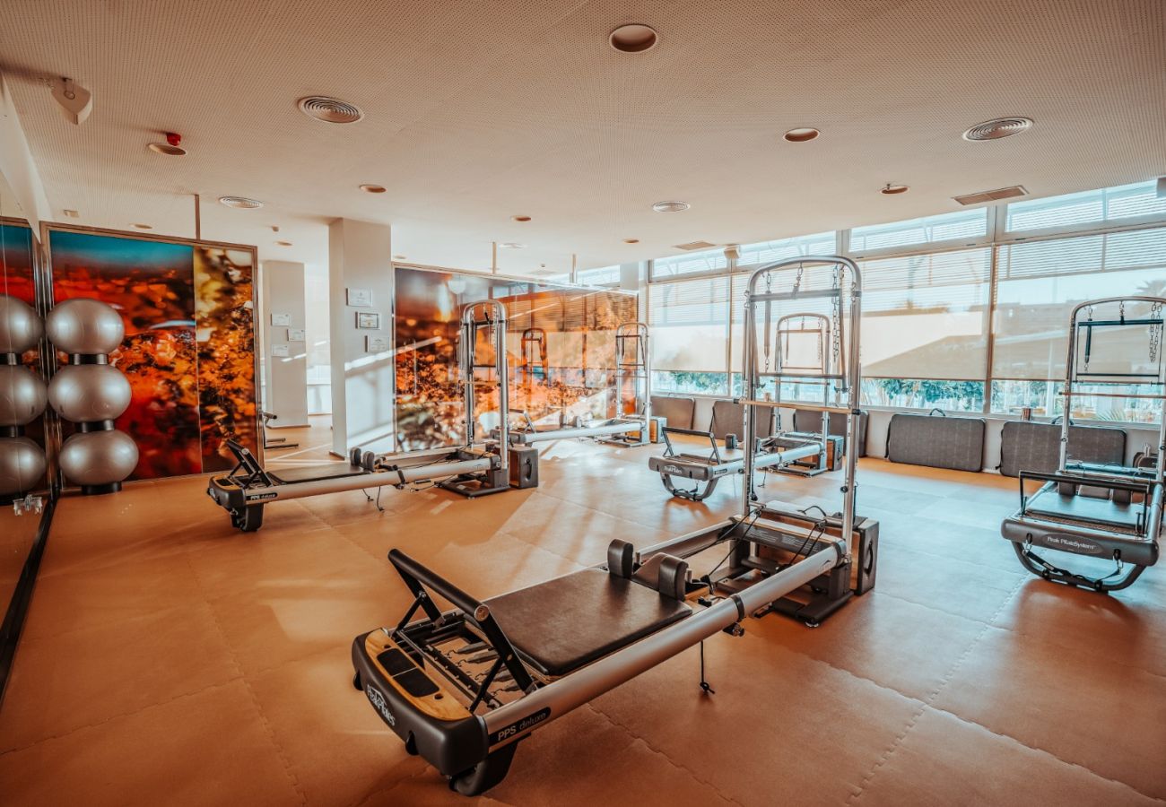 Apartment in Fuengirola - Stylish Luxury Suite with Terrace in Higueron
