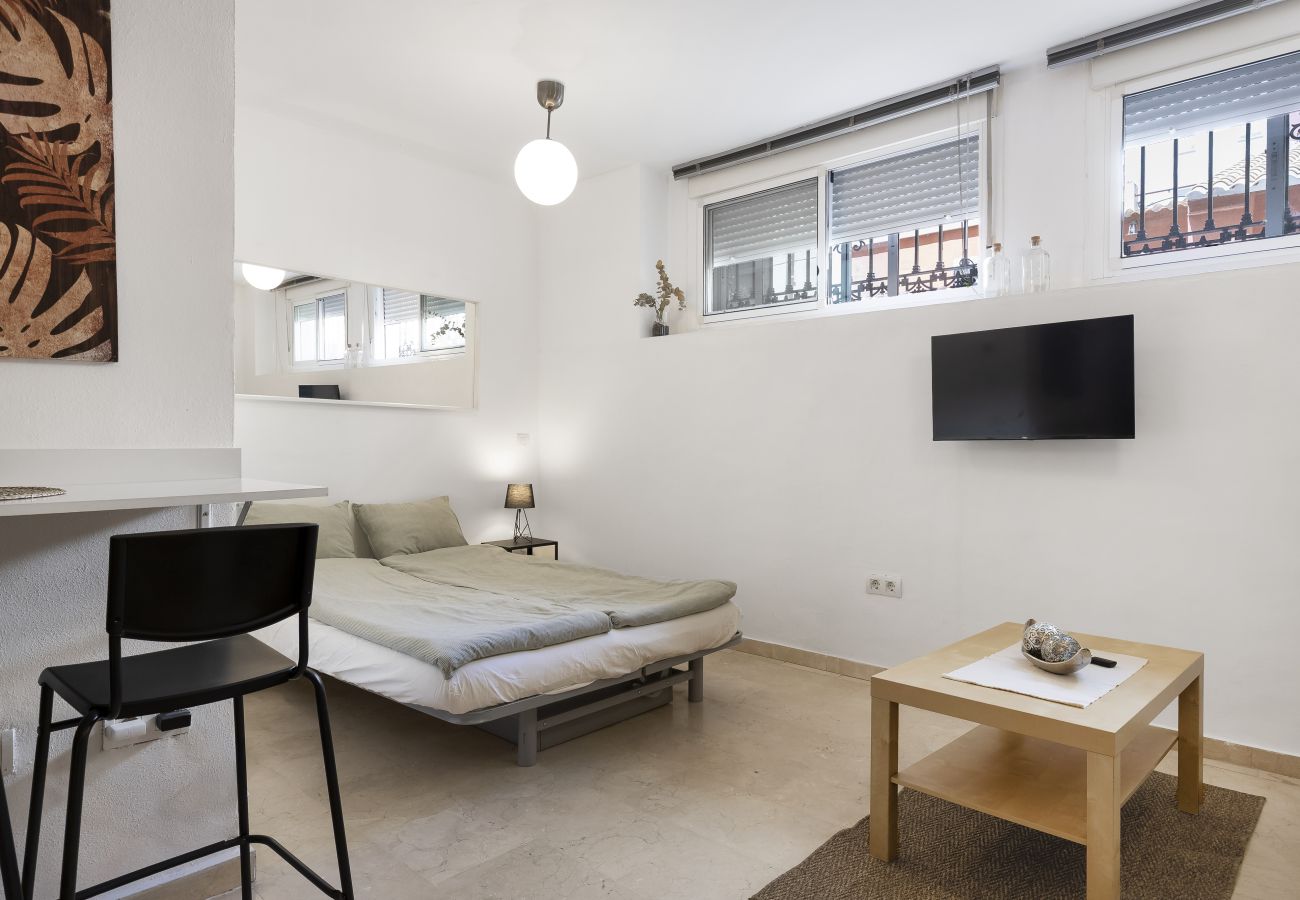 Studio in Málaga - Cozy Central Studio in Pasaje Olletas