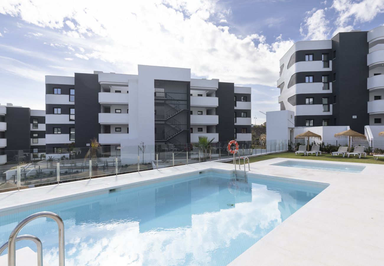 Apartment in Fuengirola - Garden Suite with Private Pool in Higueron
