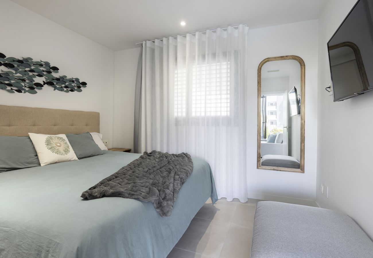 Apartment in Fuengirola - Garden Suite with Private Pool in Higueron