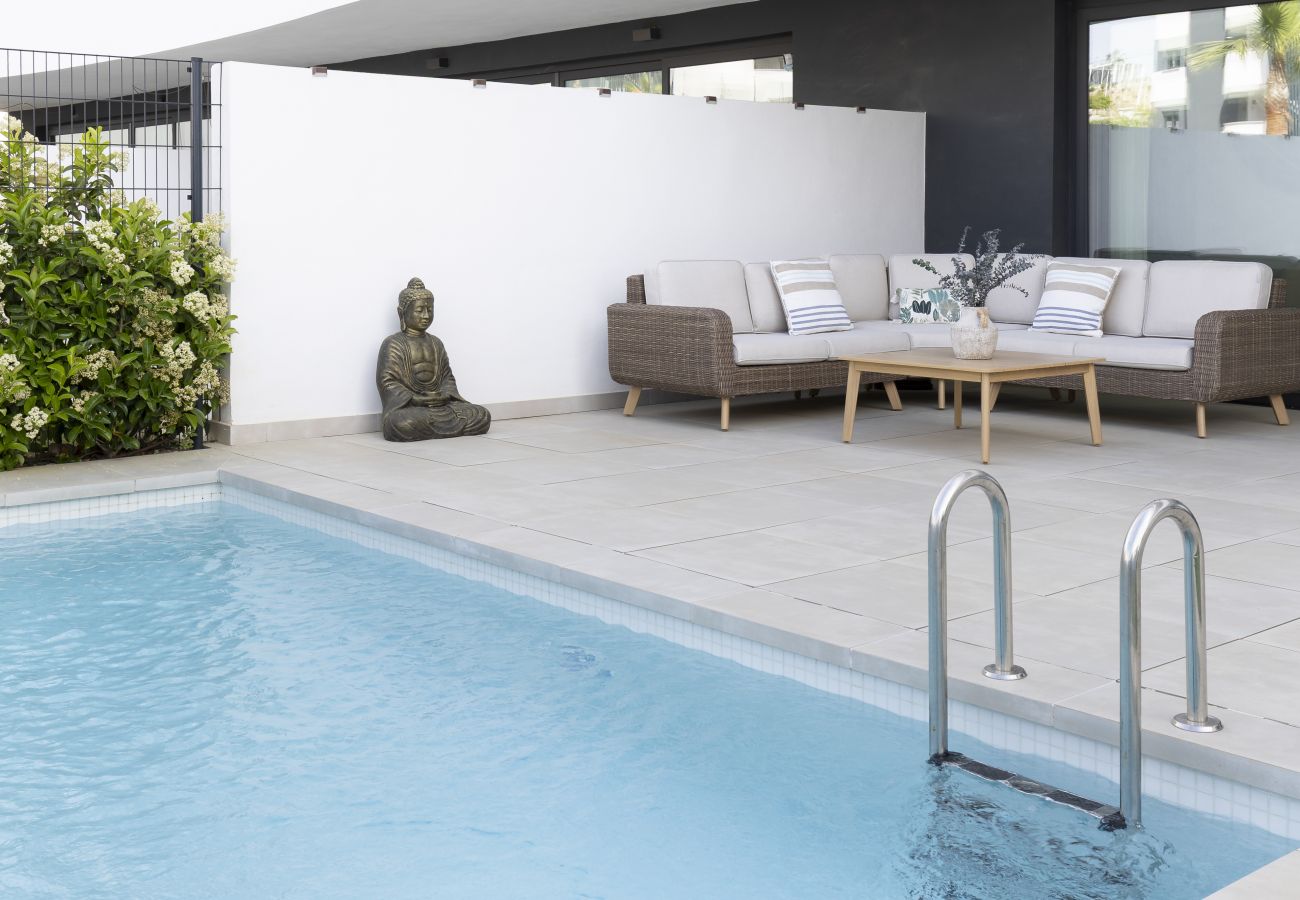 Apartment in Fuengirola - Garden Suite with Private Pool in Higueron