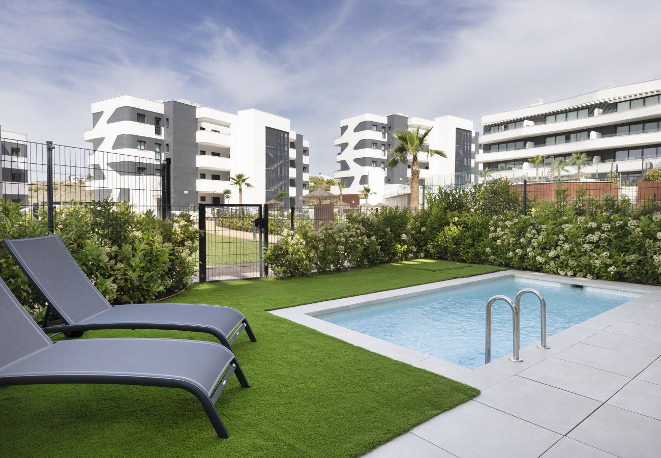 Apartment in Fuengirola - Garden Suite with Private Pool in Higueron