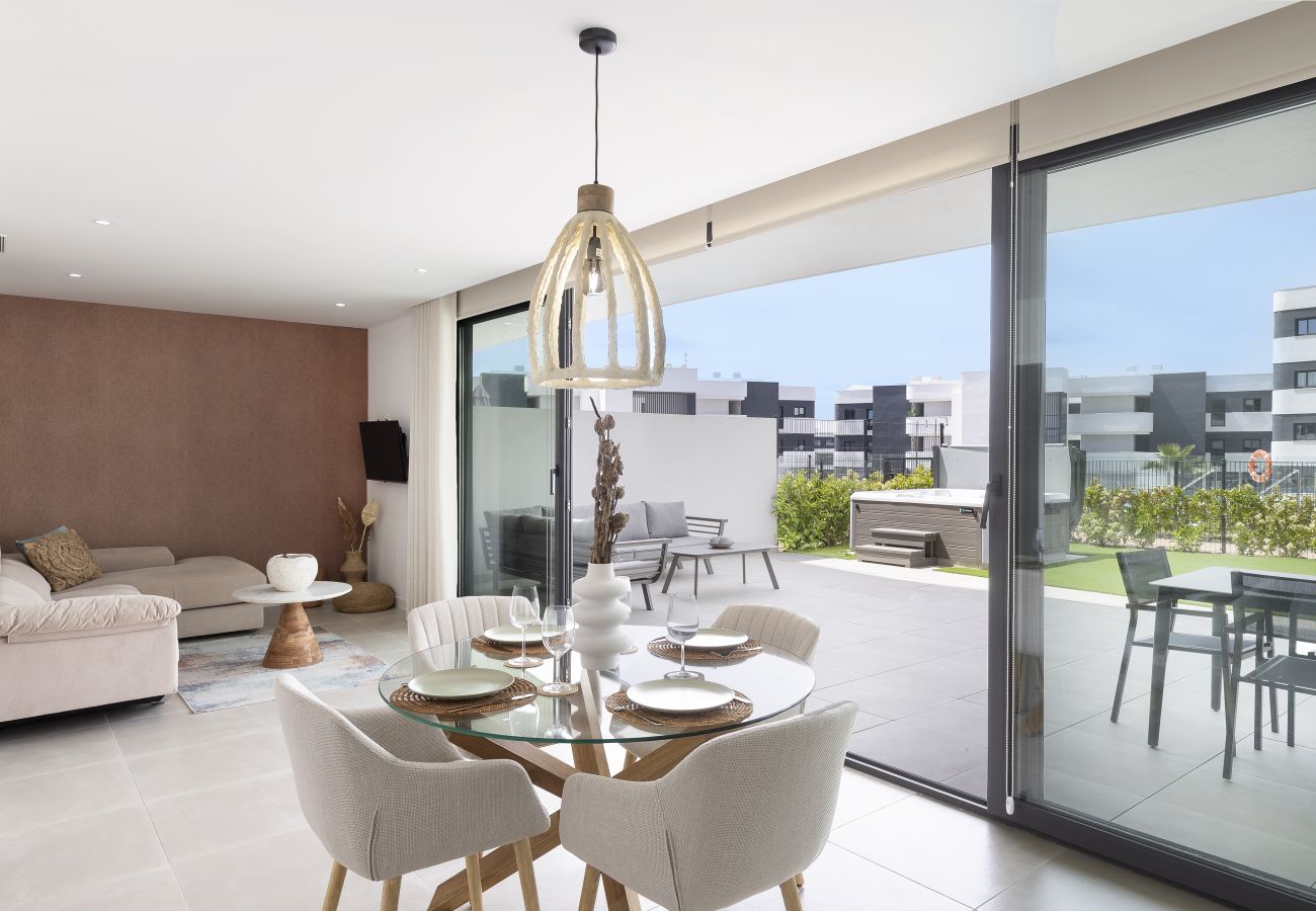 Apartment in Fuengirola - Garden Suite with Jacuzzi in Higueron