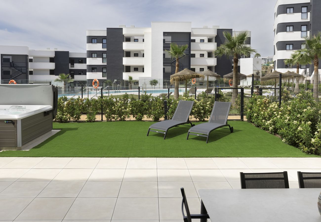 Apartment in Fuengirola - Garden Suite with Jacuzzi in Higueron