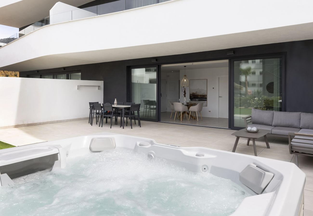 Apartment in Fuengirola - Garden Suite with Jacuzzi in Higueron